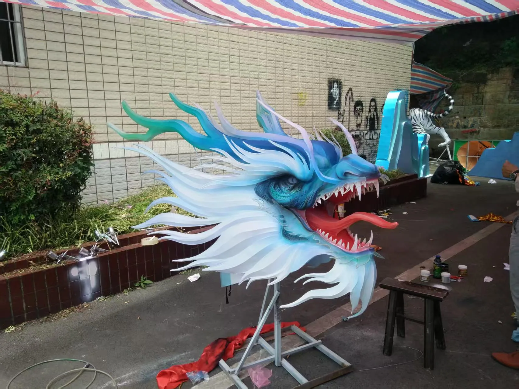 Blue dragon lantern head receiving artistic finishing