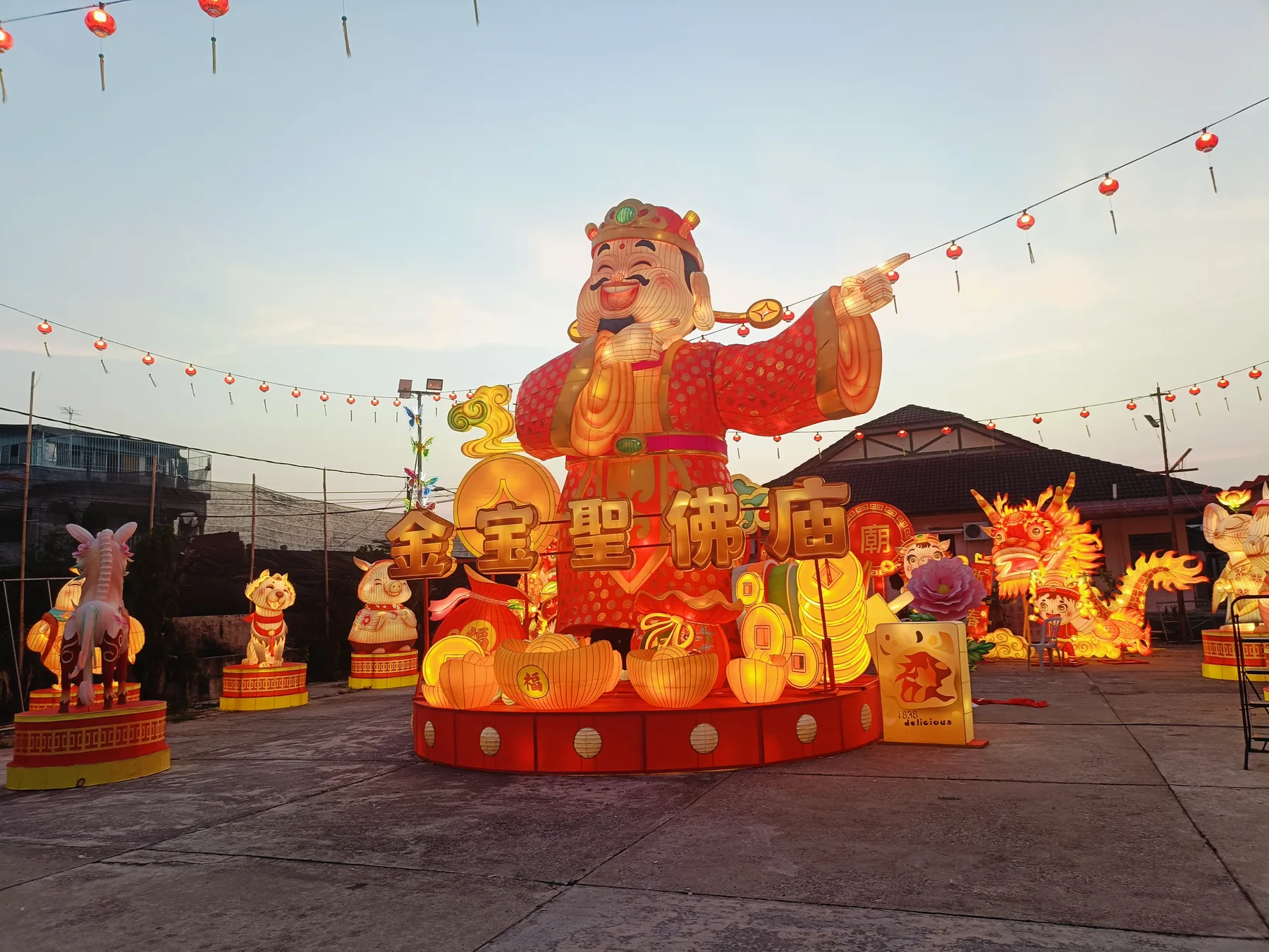 Wide view of the completed Perak lantern display