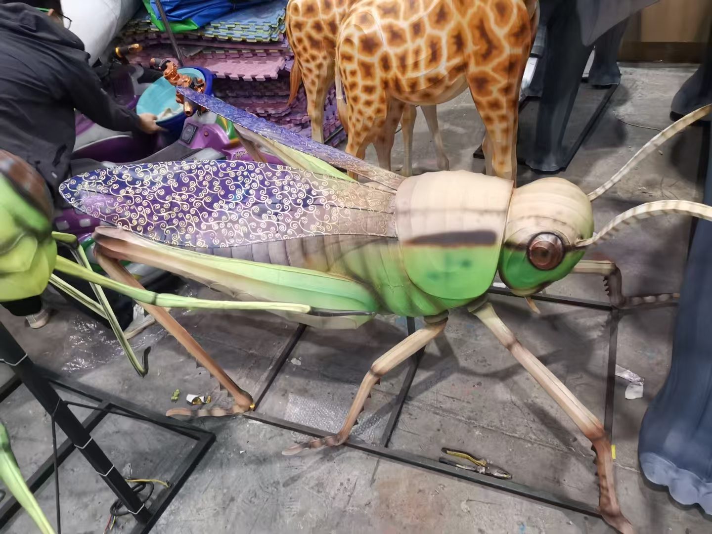Giant insect lantern being fabricated by Shilong artisans